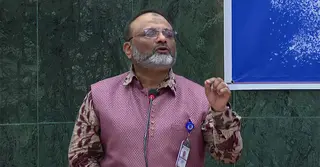 বিভাজনের রাজনীতি ছেড়ে জাতীয় ঐক্য গঠনের ওপর জোর দিয়েছেন ঢাবি উপাচার্য